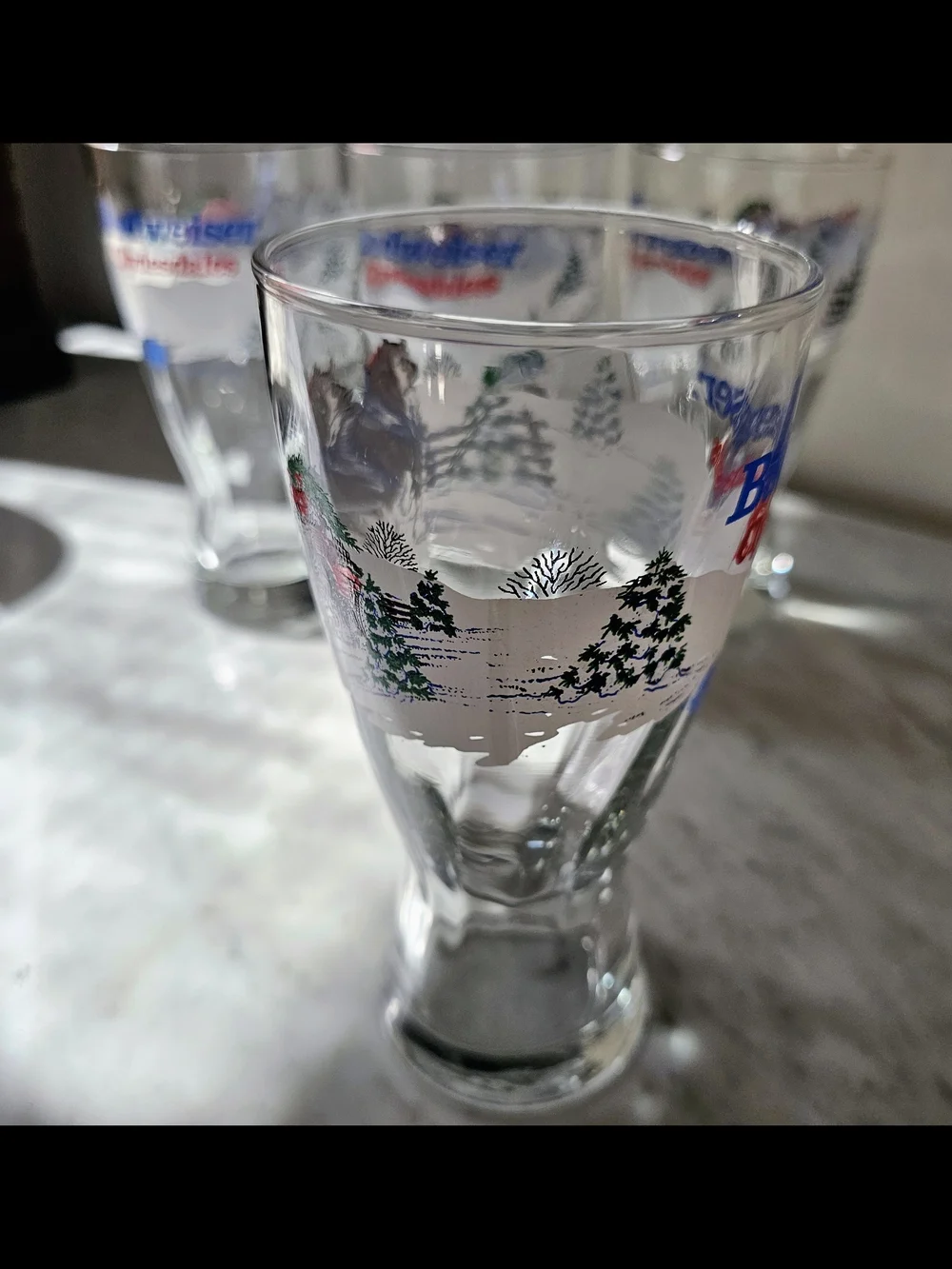 Budweiser Clydesdales Pilsner Glasses Set 4 Vintage 1995 Christmas Holiday Bar